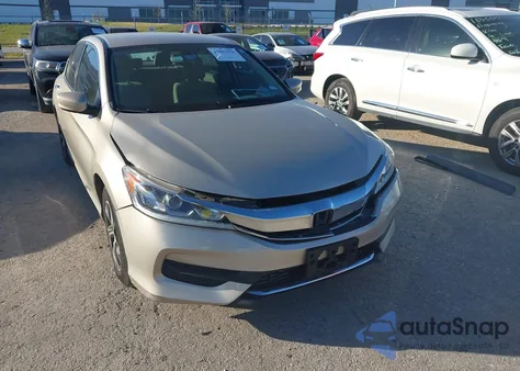 2017 Honda Accord Lx z USA, uszkodzony, nr VIN 1HGCR2F30HA139374